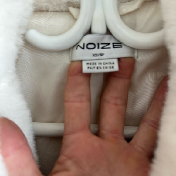 NOIZE faux fur jacket in cream - Picture 6 of 6